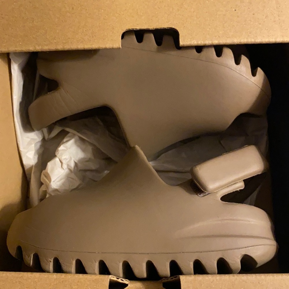 Yeezy slide Infant size 5